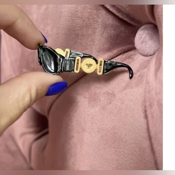 Versace Black And Gold Sunglasses Brooch - Picture 7 of 7